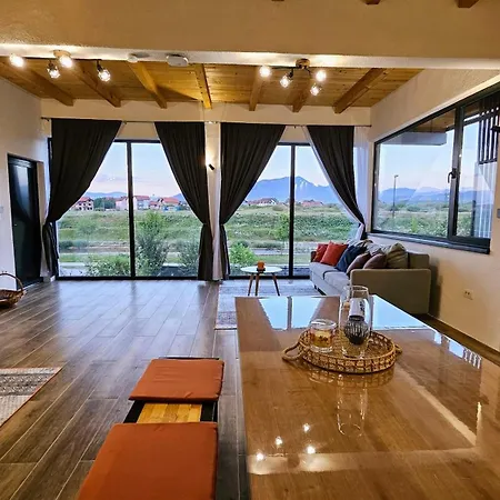 Apartmán By The River