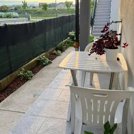 Apartmán By The River
