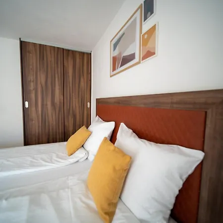 아파트 By The River