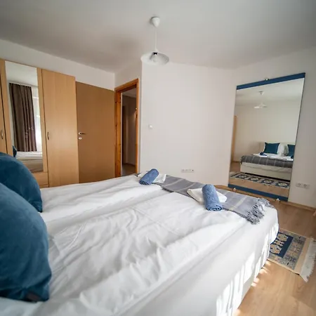 By The River 아파트