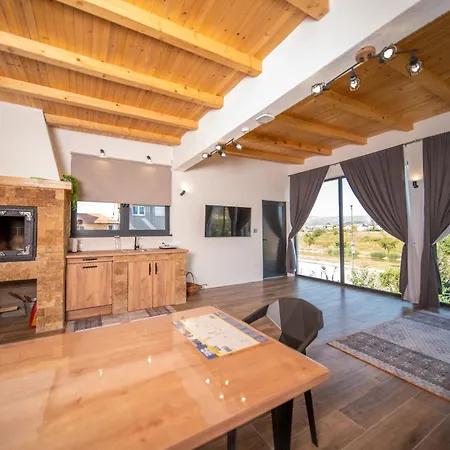 Apartmán By The River