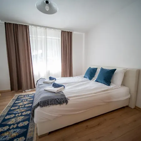 아파트 By The River *